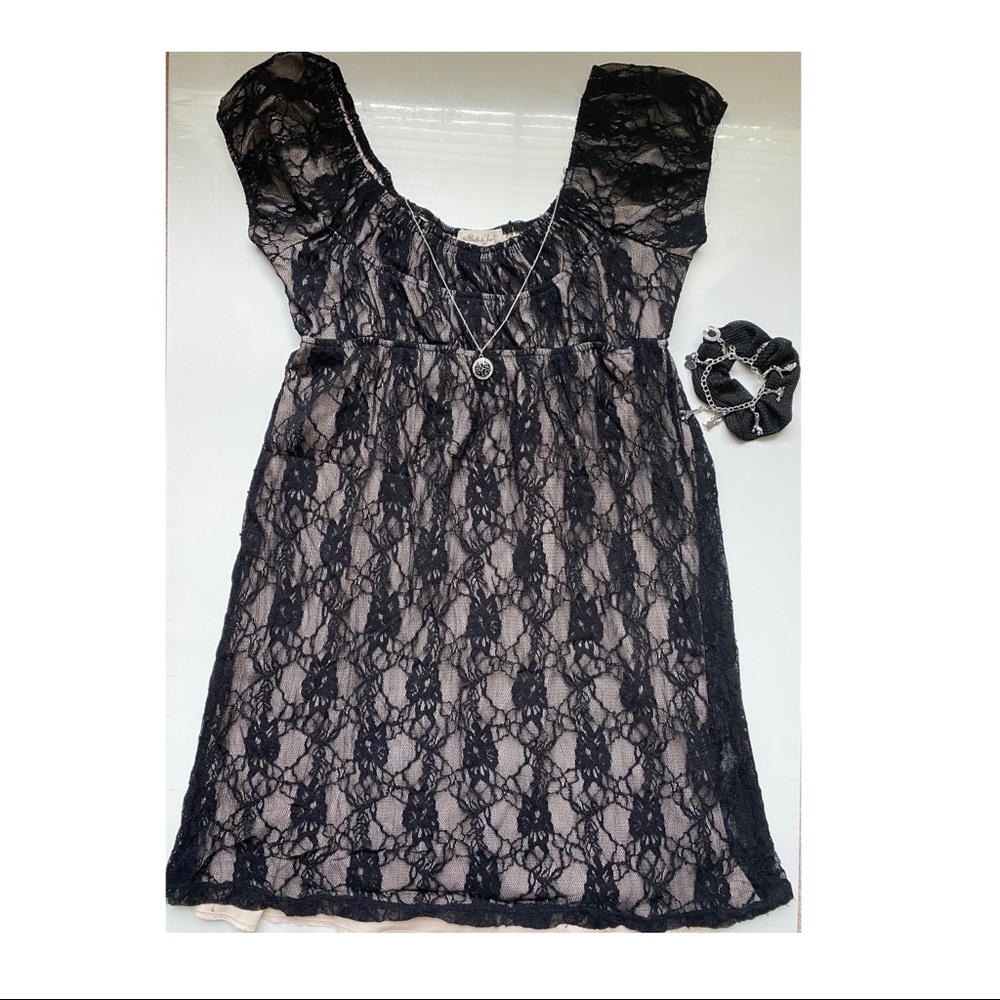 Belle du jour, large, black